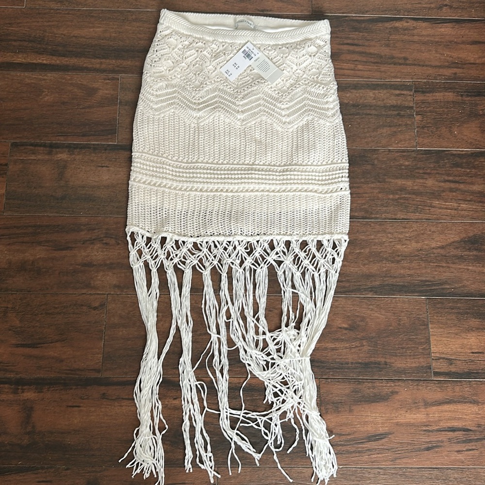 Crochet-Style White Fringe Knit skirt - Picture 3 of 7